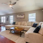 Luxury Oasis Hot-Tub, Games & Bbq By Fiesta Tx