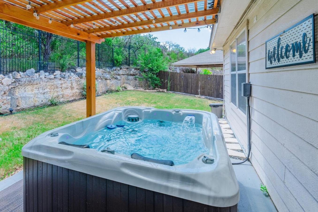 Holiday home Luxury Oasis Hot-tub, Games & Bbq By Fiesta Tx San Antonio