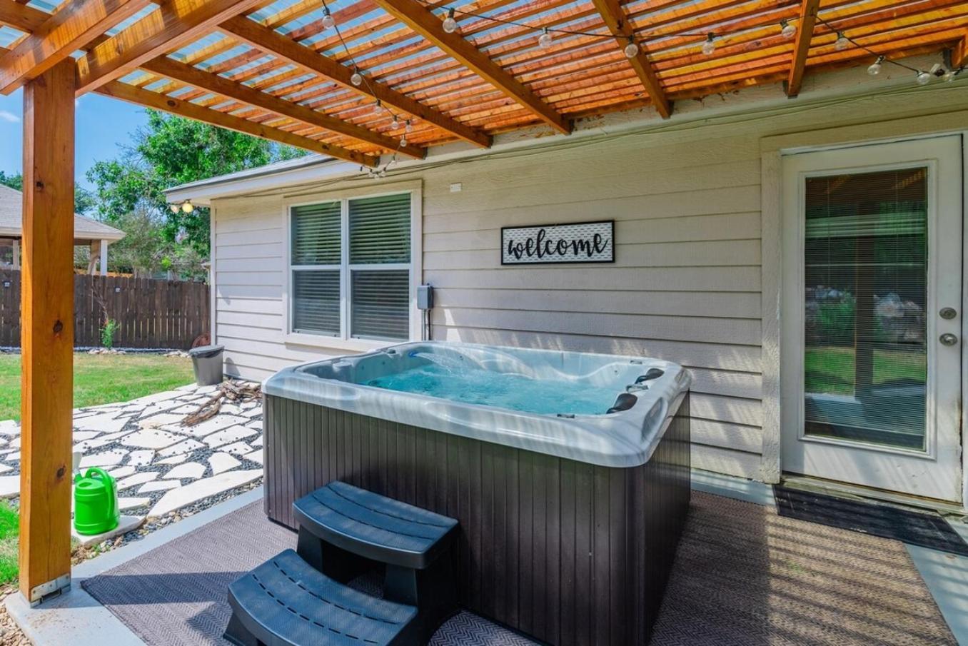 Luxury Oasis Hot-tub, Games & Bbq By Fiesta Tx San Antonio